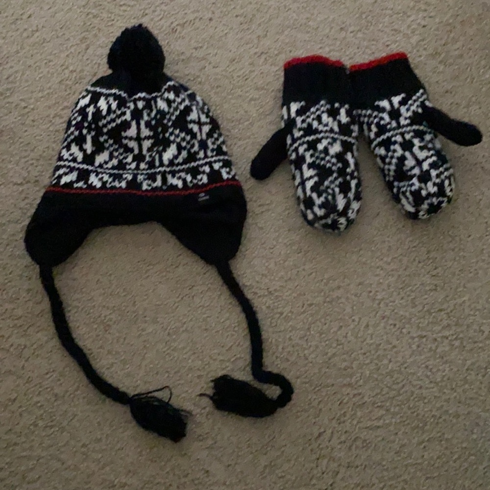 Pom Pom Hat with matching mittens